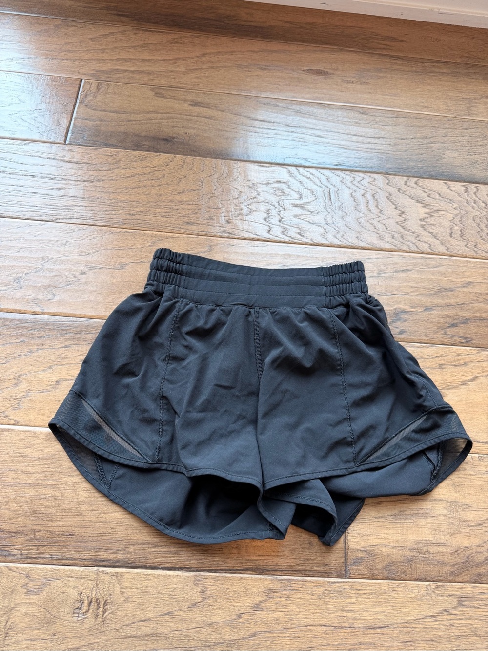 Lululemon Hotty Hot Short *High-Rise 2.5" - Black - Picture 4 of 6